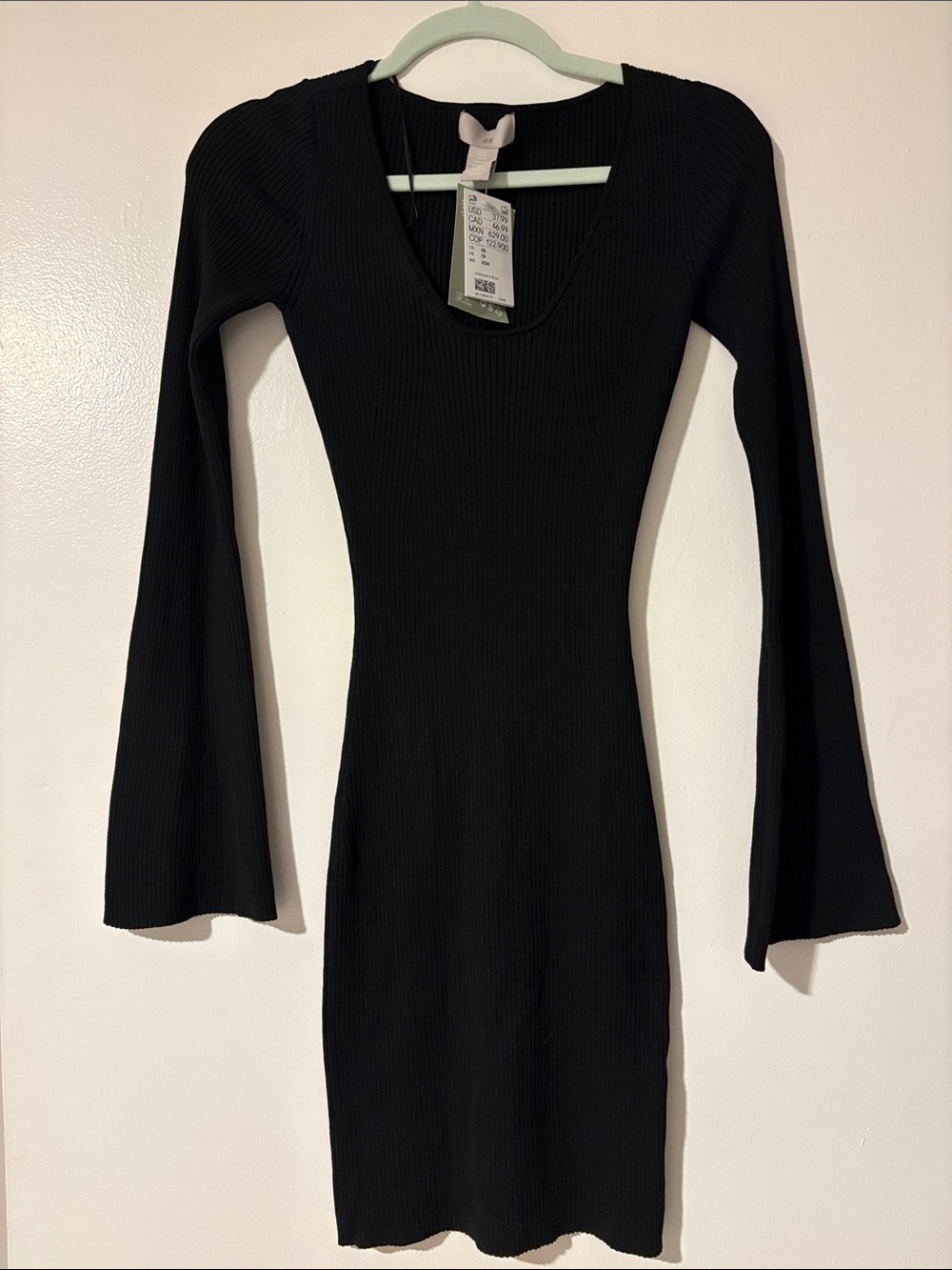 H&M Black Ribbed Long-Sleeve Bodycon Dress with Flared Cuffs